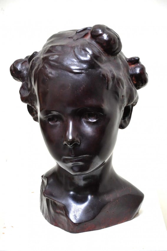 Niña María Elina . bronce . 30x16x17cm . 1899