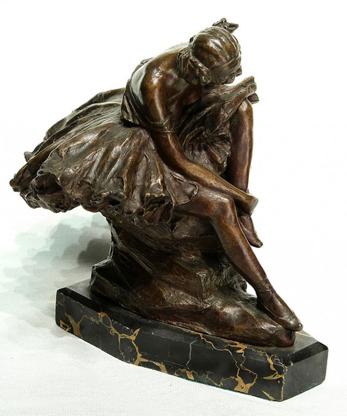 Bailarina . bronce . 26x23x23cm . 1900