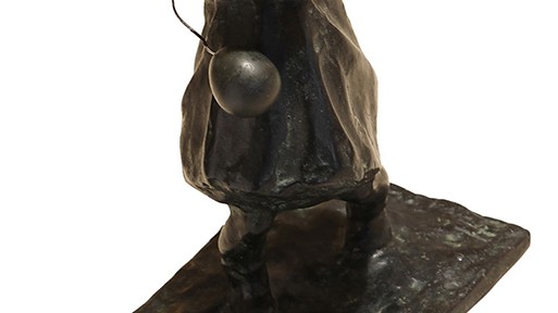 Niña con Globo . bronce . 33x18x10cm . 1940